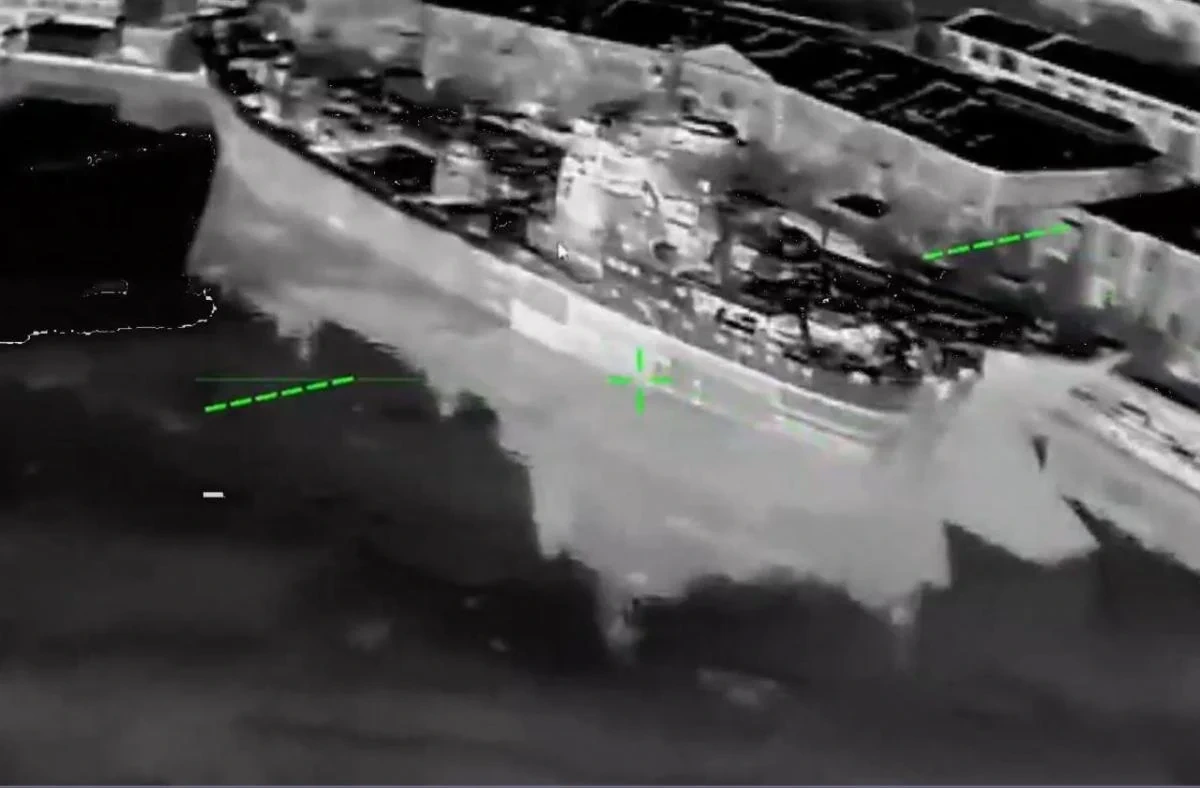 СБУ уразила в Криму три російські військові кораблі та винищувач (фото)