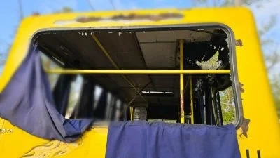 Окупанти вдарили дроном по маршрутці в Херсоні: загинуло двоє людей, багато поранених